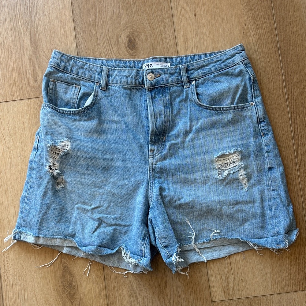 Zara Women's Light Blue Jean Shorts